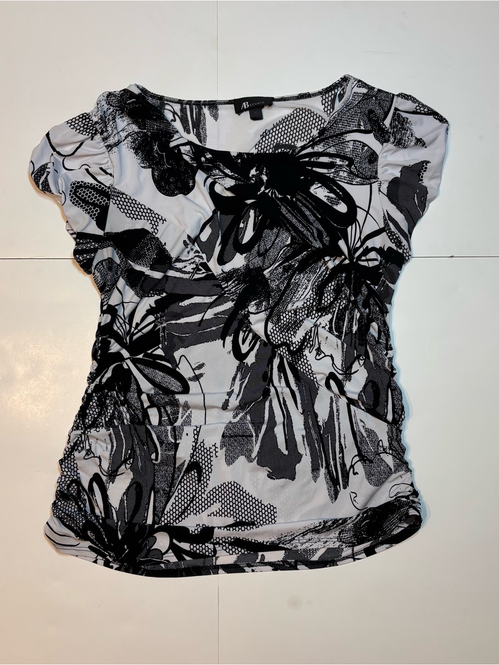 AB Studio Black & White Abstract Short Sleeve Tee